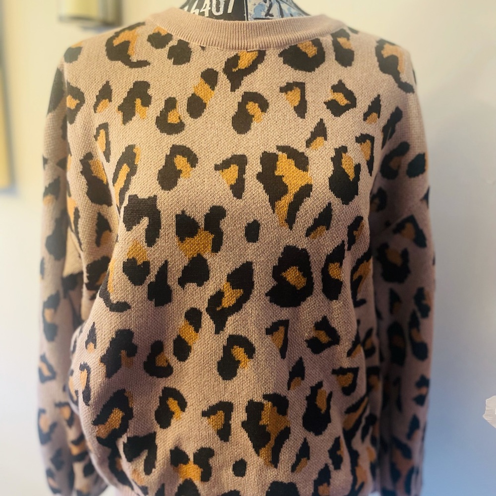 Leopard Print Sweater 🍂 - Picture 4 of 4